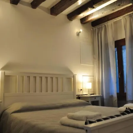 Canal View Apartment Venice