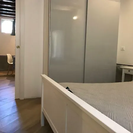 Canal View Apartment *