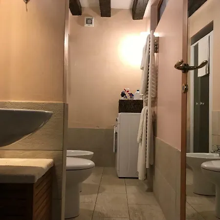 Canal View Apartment *