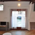 Canal View Apartment *
