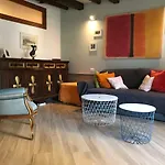 Canal View Apartment *