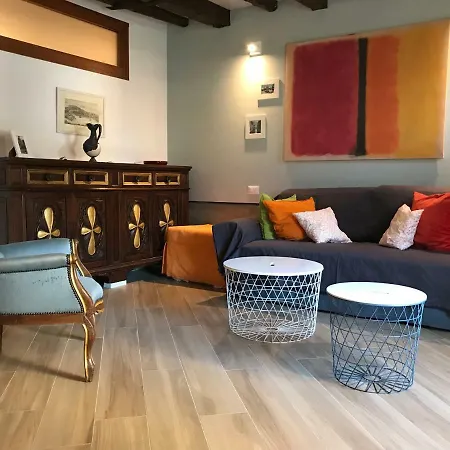 Canal View Apartment *
